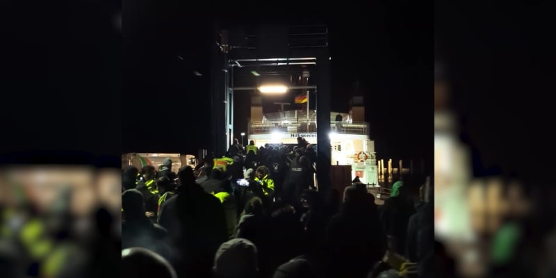 Protestující němečtí zemědělci zablokovali vicekancléře na trajektu na moři