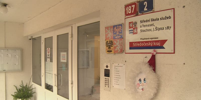 Na střední škole ve Stochově na Kladensku vyhrožoval 18letý student svým spolužákům.
