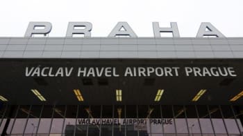 Muže se 4,6 kilogramu kokainu v tašce zadrželi na pražském letišti. Pašoval ho z Kolumbie