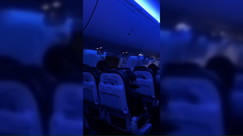 V USA odpadlo plnému letadlu s pasažéry krátce po startu okno.