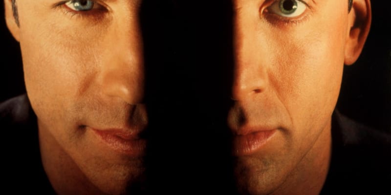 Cage si po boku Johna Travolty zahrál ve skvělém filmu Tváří v tvář (1997).