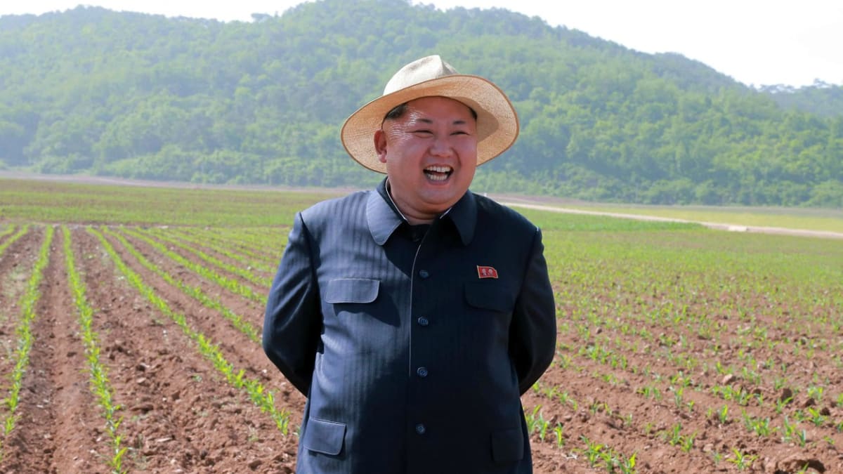 Kim Čong-un na návštěvě zemědělské farmy spravované armádou