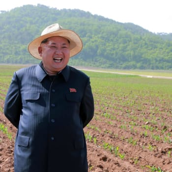 Kim Čong-un na návštěvě zemědělské farmy spravované armádou
