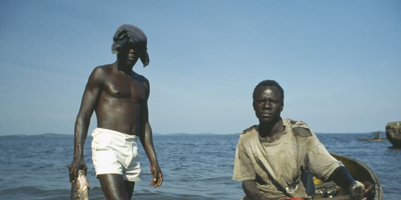 Rybáři u Viktoriina jezera