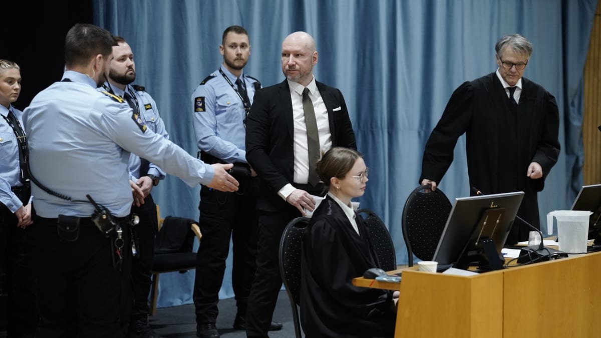 Breivik u soudu protestuje proti své izolaci (8. 1. 2024).