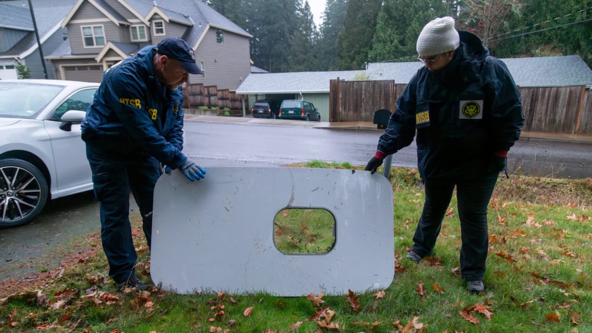 NTSB nalezla zástrčku dveří z Boeingu 737-9 MAX společnosti Alaska Airlines.