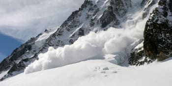 Smrtící lavina v Alpách: V lyžařském středisku zahynul 40letý Slovák, další utrpěl zranění