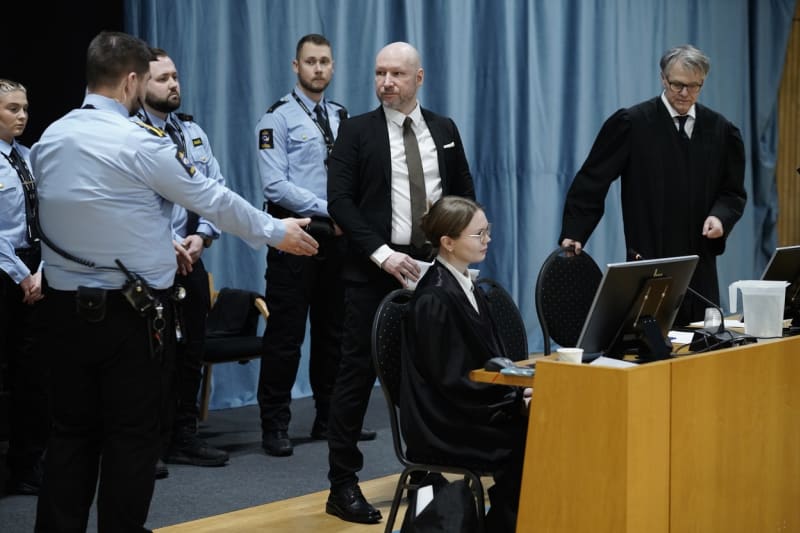 Breivik u soudu protestuje proti své izolaci (8. 1. 2024).