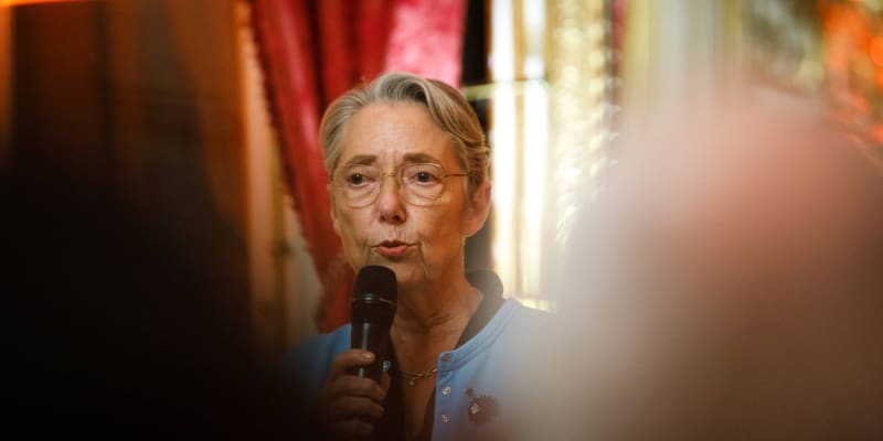 Francouzská premiérka Élisabeth Borneová rezignovala na funkci.
