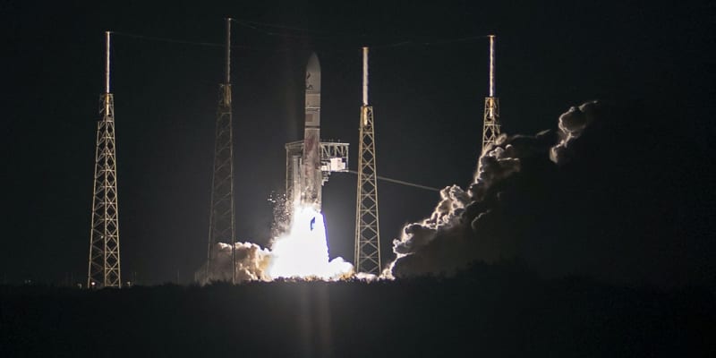 Při svém prvním startu vynesla raketa úspěšně do vesmíru lunární přistávací modul Peregrine 