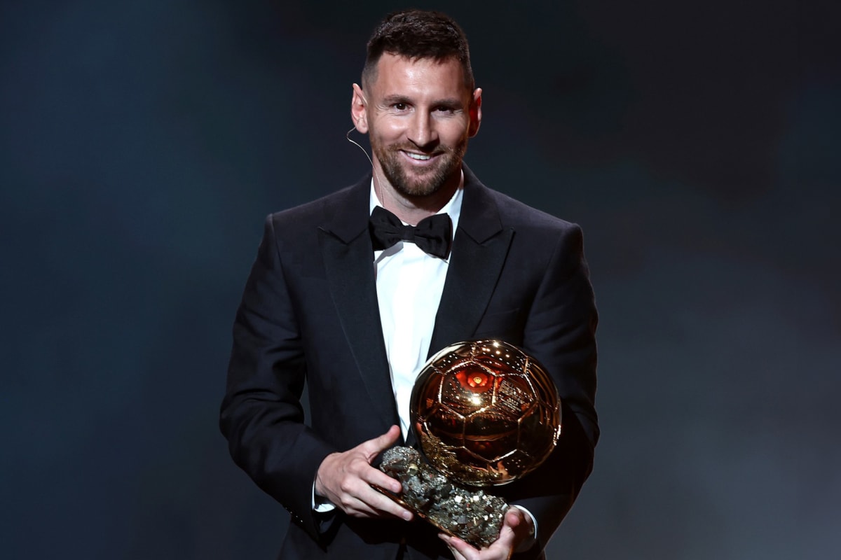 Lionel Messi loni získal osmý Zlatý míč, což je nový rekord. Nemálo znalců to však neslo s nelibostí.