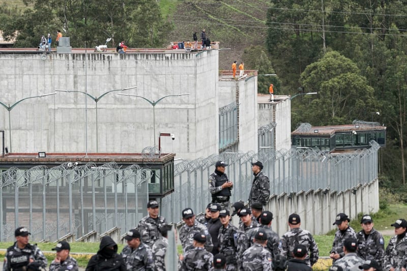 V Ekvádoru začal platit výjimečný stav kvůli zmizení šéfa gangu z cely, části věznice jsou pod nadvládou trestanců (8. 1. 2024).