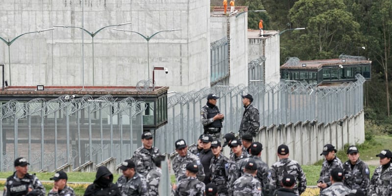 V Ekvádoru začal platit výjimečný stav kvůli zmizení šéfa gangu z cely, části věznice jsou pod nadvládou trestanců (8. 1. 2024).
