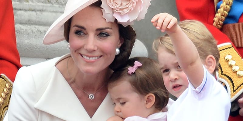 Kate spolu se svými dětmi. Princezna oznámila, že má rakovinu. 