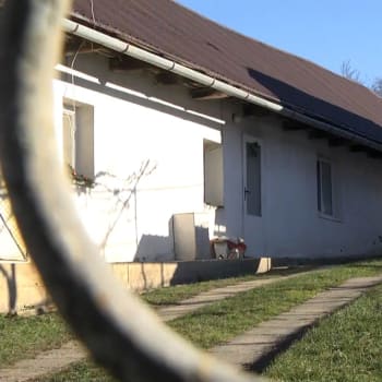 Podivnou smrt 41leté ženy vyšetřují policisté na východě Slovenska. Záchranné složky zalarmovala její rodina, protože o ní už dva dny neměla žádné zprávy. Kriminalisté v domě nalezli také ženinu dvouletou dceru, která jako zázrakem přežila, přestože byla v budově jen se zesnulou matkou. 