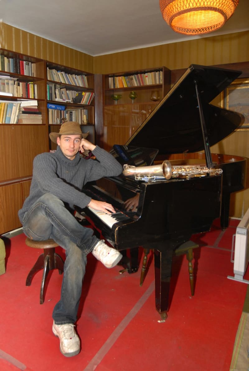 Herec, moderátor a hudebník Petr Vondráček nejraději relaxuje na své chalupě.