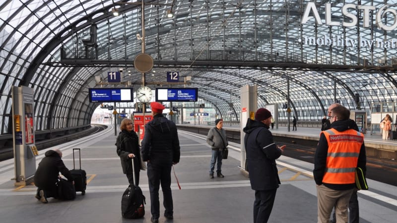 Chaos na železnici v Německu. Místní se zlobí, protesty komplikují život i Čechům