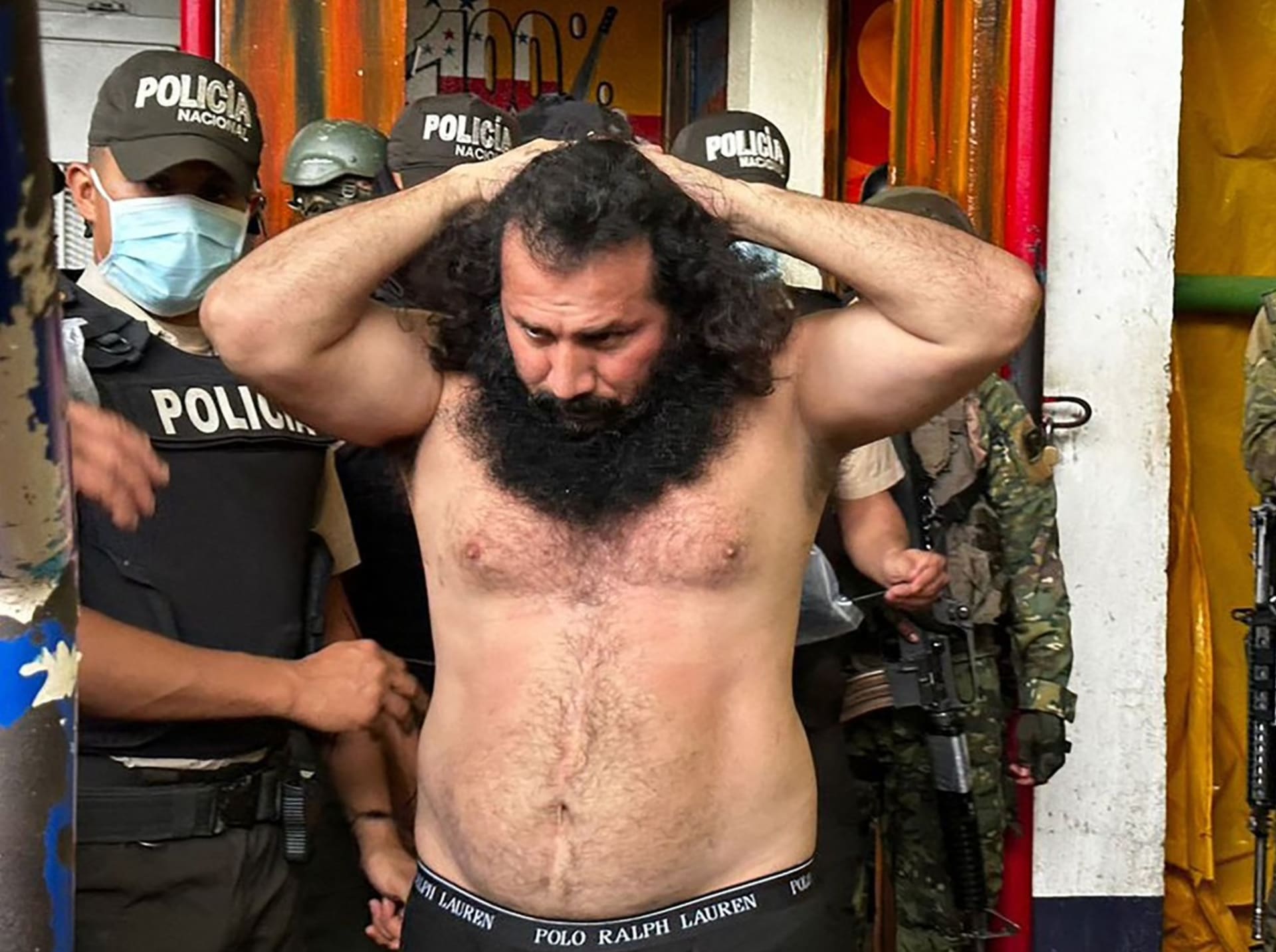 Údajný šéf gangu Los Choneros Adolfo Macías Villamar zvaný Fito po zažehnání nepokojů ve vězení v srpnu 2023