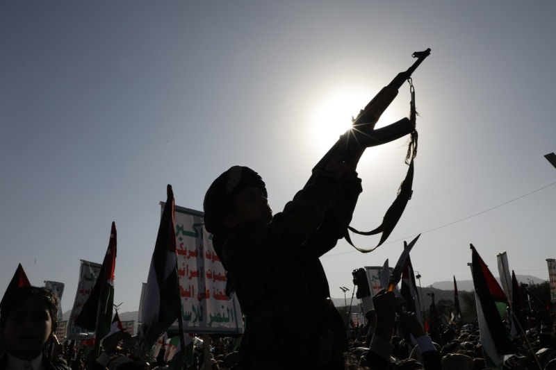 Hútiové protestují proti mezinárodní koalici, která má strážit Rudé moře (22. 12 2023).