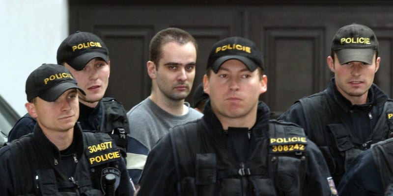 Lesní vrah Viktor Kalivoda u soudu v roce 2005
