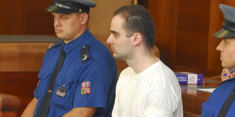 Lesní vrah Viktor Kalivoda u soudu v roce 2006