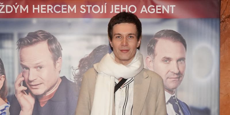 Herec Daniel Krejčík v Lucerně na premiéře seriálu Vytoč mého agenta. 