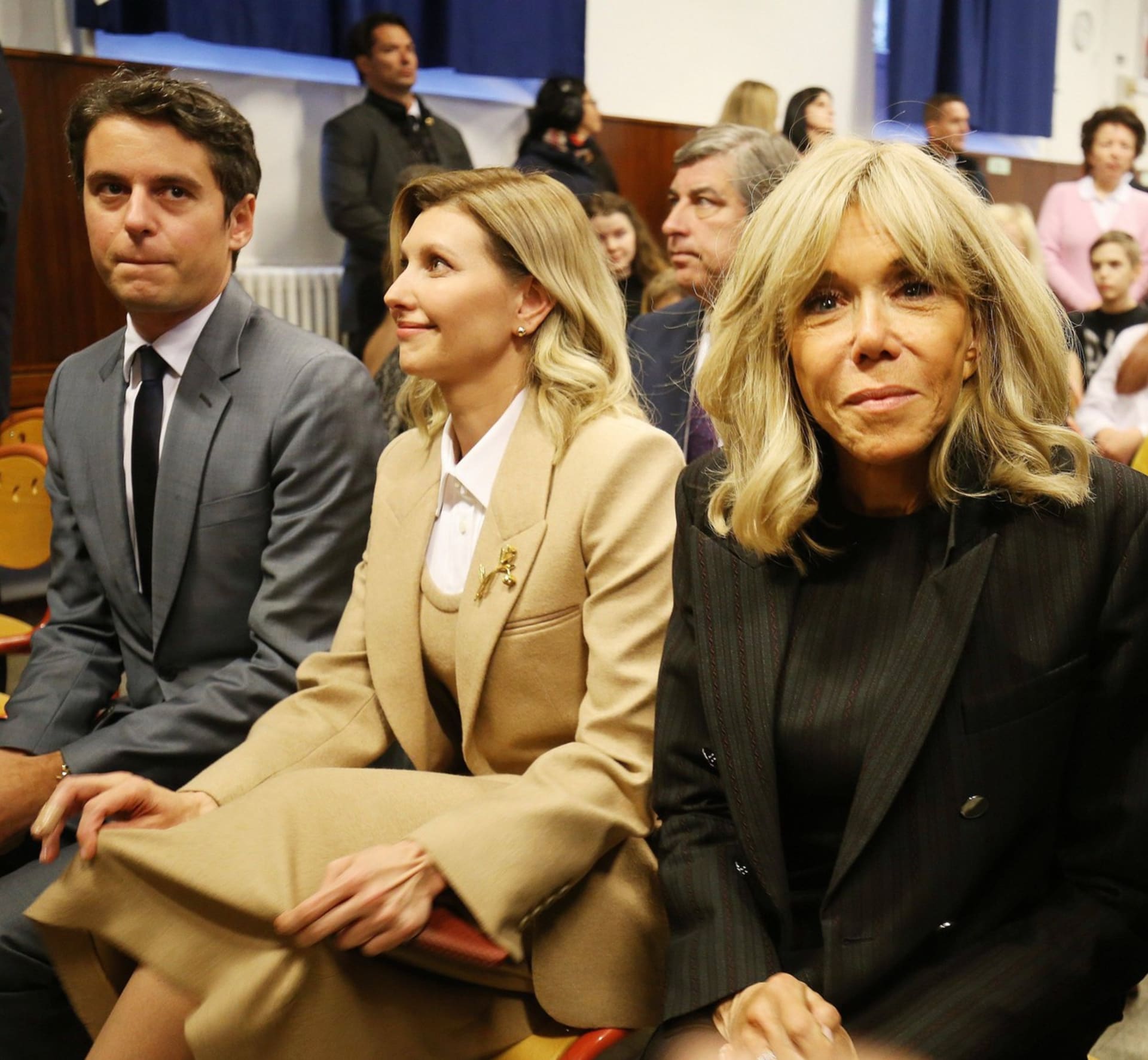 Nový francouzský premiér Gabriel Attal, uprostřed Olena Zelenská a Brigitte Macronová