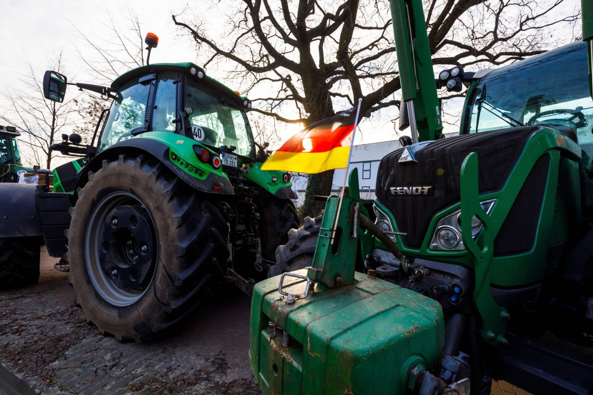 Zemědělci paralyzují dopravu po celém Německu.