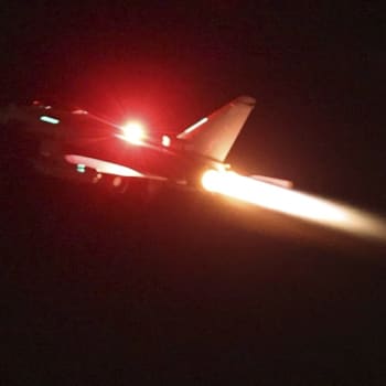 Americká stíhačka během útoku na cíle v Jemenu