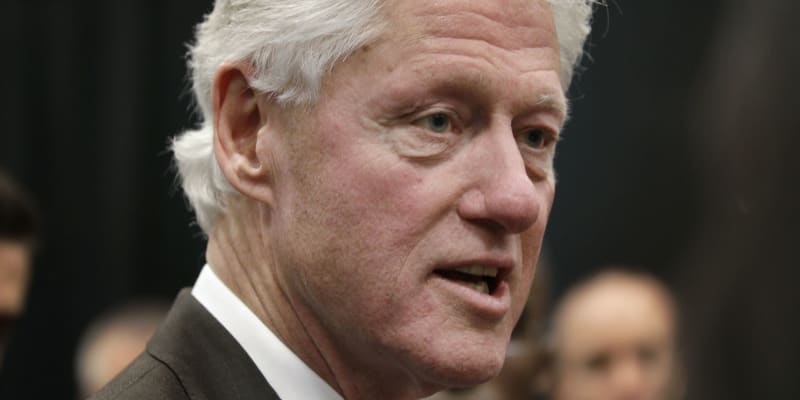 Aféru se stážistkou přiznal Clinton až při odchodu z funkce