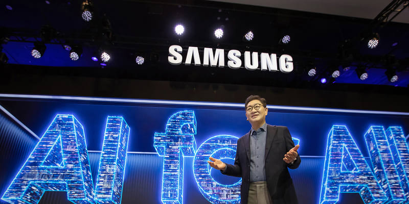 Na CES 2024 Samsung představil svou vizi AI for All. Podle ní bude díky umělé inteligenci používání technologických zařízení jednoduší a intuitivnější. 