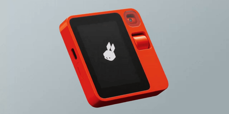 Rabbit R1 je společníkem do kapsy. V některých činnostech má nahradit mobilní telefon.