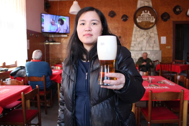 Šnyt od Van Hiep Nguyen, majitelky výčepu piva Partyzán v Záblatí u Bohumína aneb Jak Vietnamci zachraňují české venkovské hospody. 