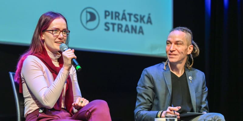 Markéta Gregorová a Ivan Bartoš na pirátském celostátním fóru