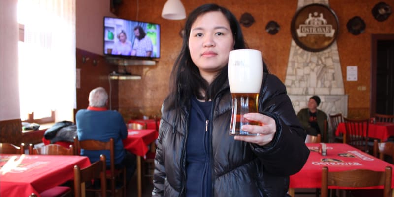 Šnyt od Van Hiep Nguyen, majitelka výčepu piva Partyzán v Záblatí u Bohumína aneb Jak Vietnamci zachraňují české venkovské hospody. 