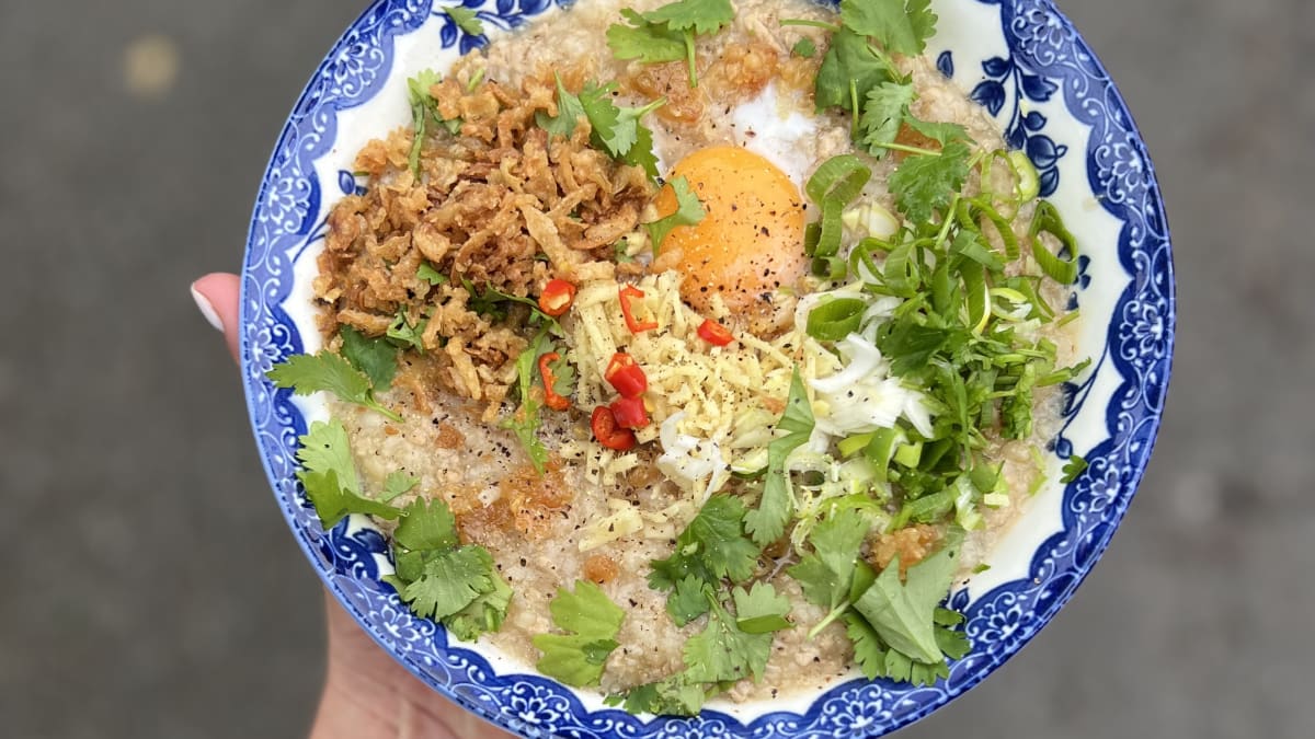 Thajská snídaňová rýžová polévka v podání bistra Panelka Šárky Mieglové a Ondřeje Brunclíka