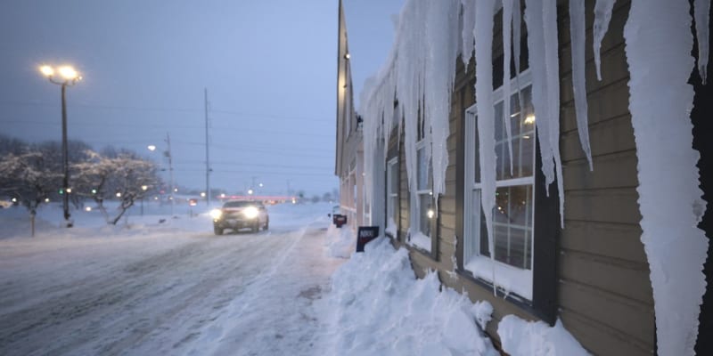 Těsně před republikánskými primárkami Iowu zasáhly extrémně silné mrazy a vydatné sněžení.