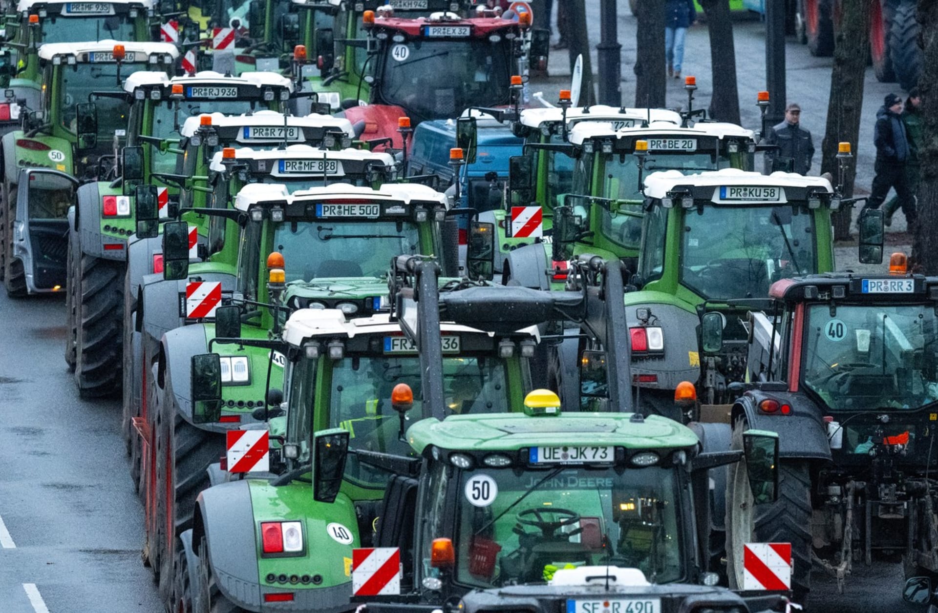 Němečtí zemědělci zablokovali dopravu v Berlíně (15. 1. 2024).