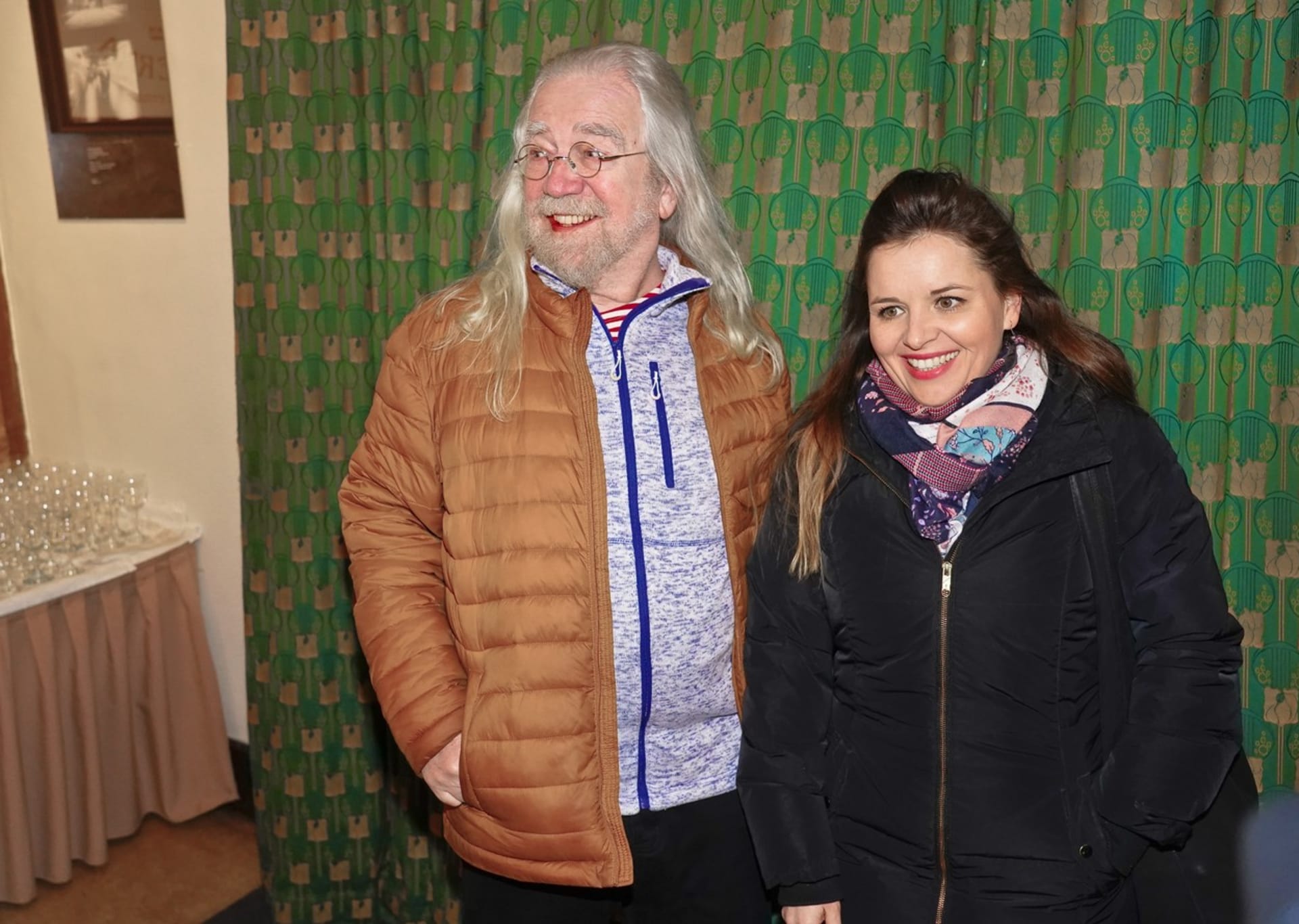 Jaroslav Hutka s partnerkou Magdalenou, která je o 36 let mladší. Seznámili se v tramvaji.