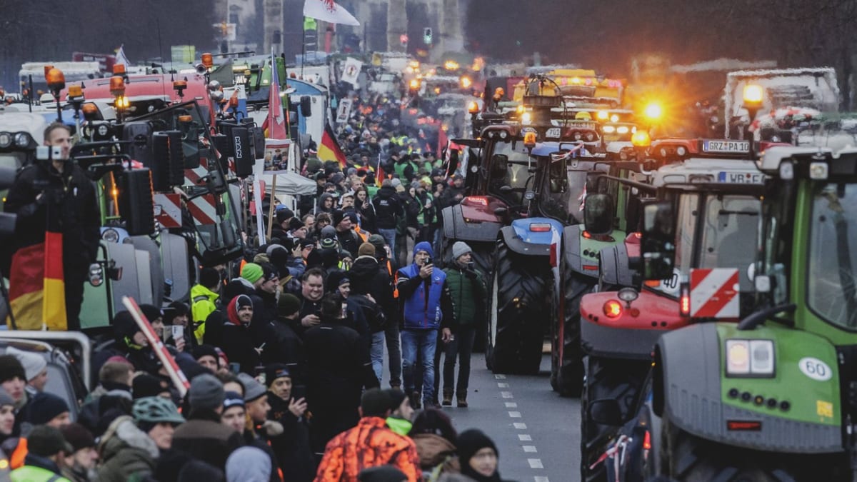Němečtí zemědělci blokují dopravu v Berlíně (15. 1. 2024).