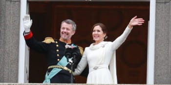 Nervózní a nejistý dánský král. Polibek s Marií odkazoval i na zvěsti o nevěře, míní expert