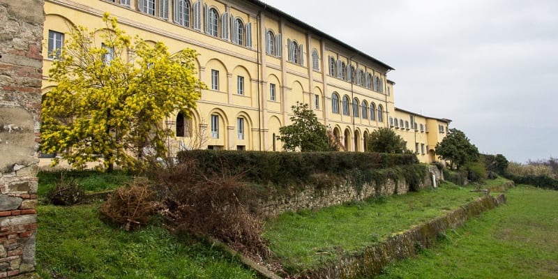 Bývalý klášter Giaccherino poblíž toskánského města Pistoia, kde se svatba konala. 