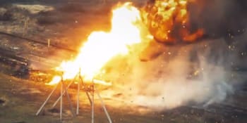 Záběry ohnivé demolice stomilionového tanku. Ukrajinci ho zlikvidovali dronem za pár tisíc