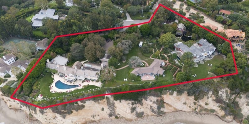 Dům v Malibu Barbry Streisand a Jamese Brolina: Úchvatný komplex  na vrcholu útesu si koupili v roce 2009 za přibližně 23 milionů dolarů.