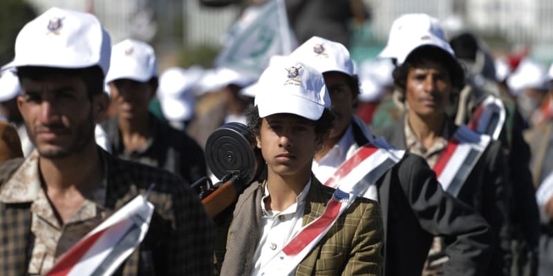 Průvod hútíjských bojovníků