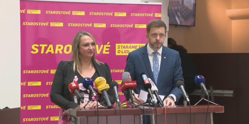 Vít Rakušan (STAN) se kritice bránil na úterní tiskové konferenci. 
