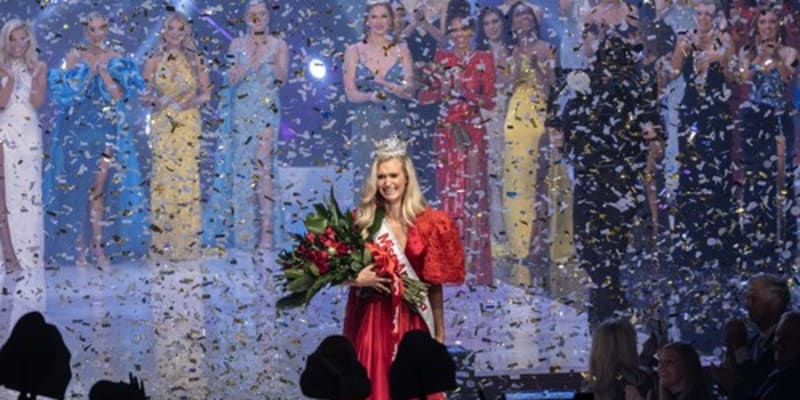 Madison Marshová se stala novou Miss America. Teprve 22letá slečna je první důstojnicí letectva v aktivní službě, která získala národní titul soutěže krásy.