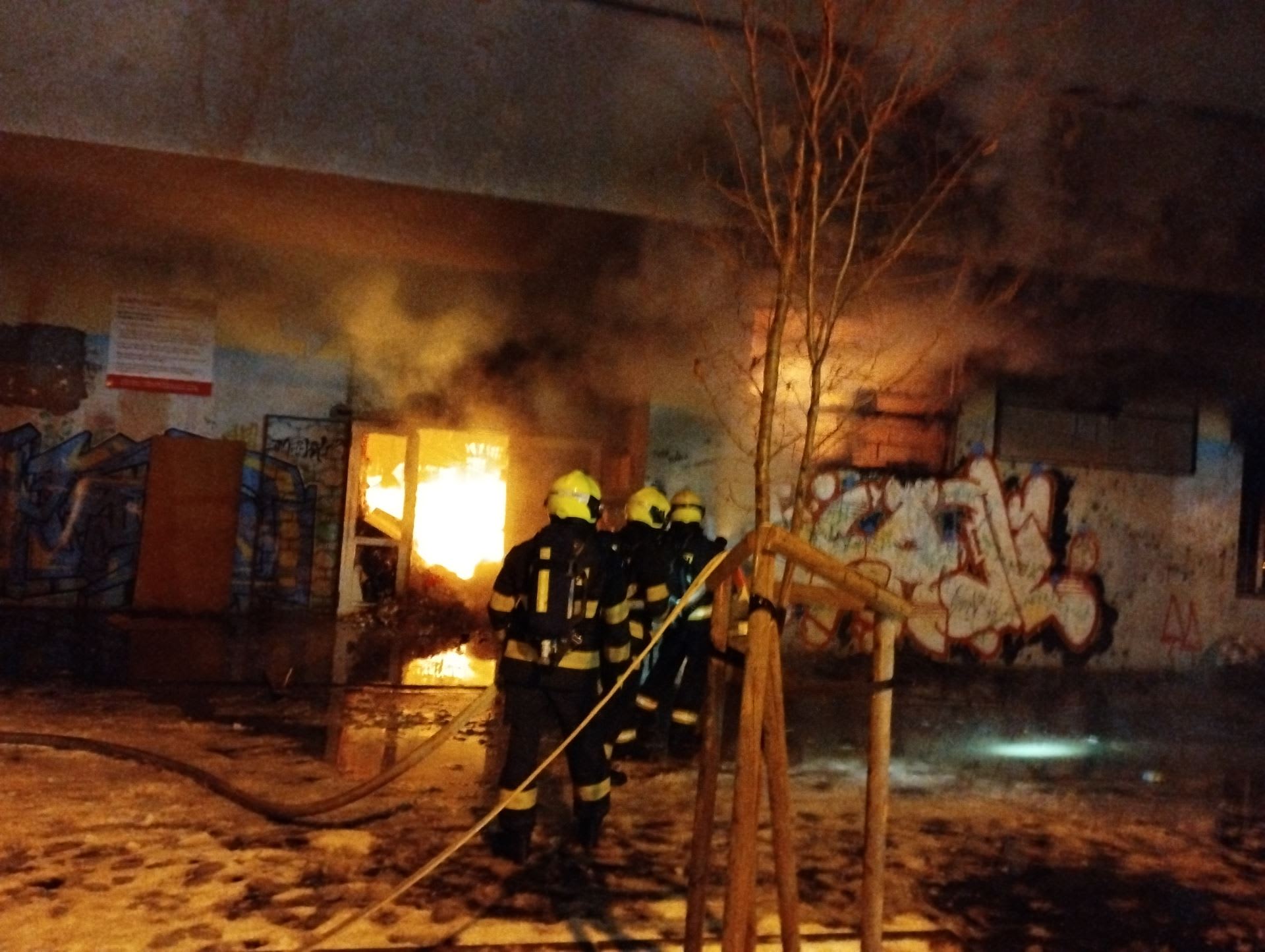 V Chomutově hořelo obchodní centrum. 
