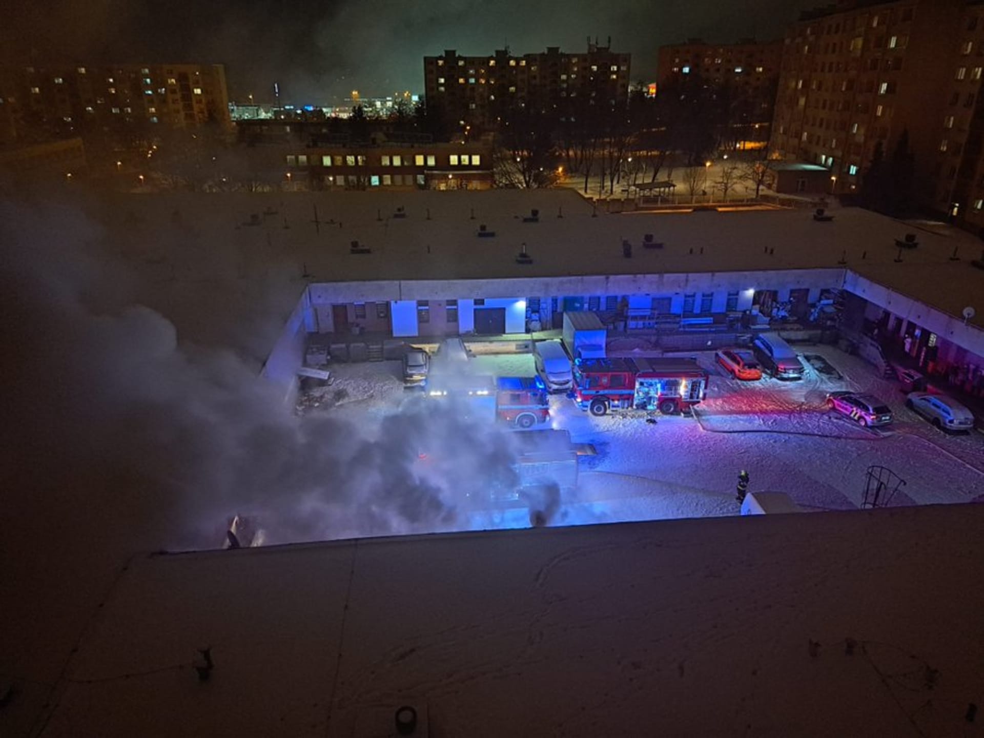 V Chomutově hořelo obchodní centrum. 