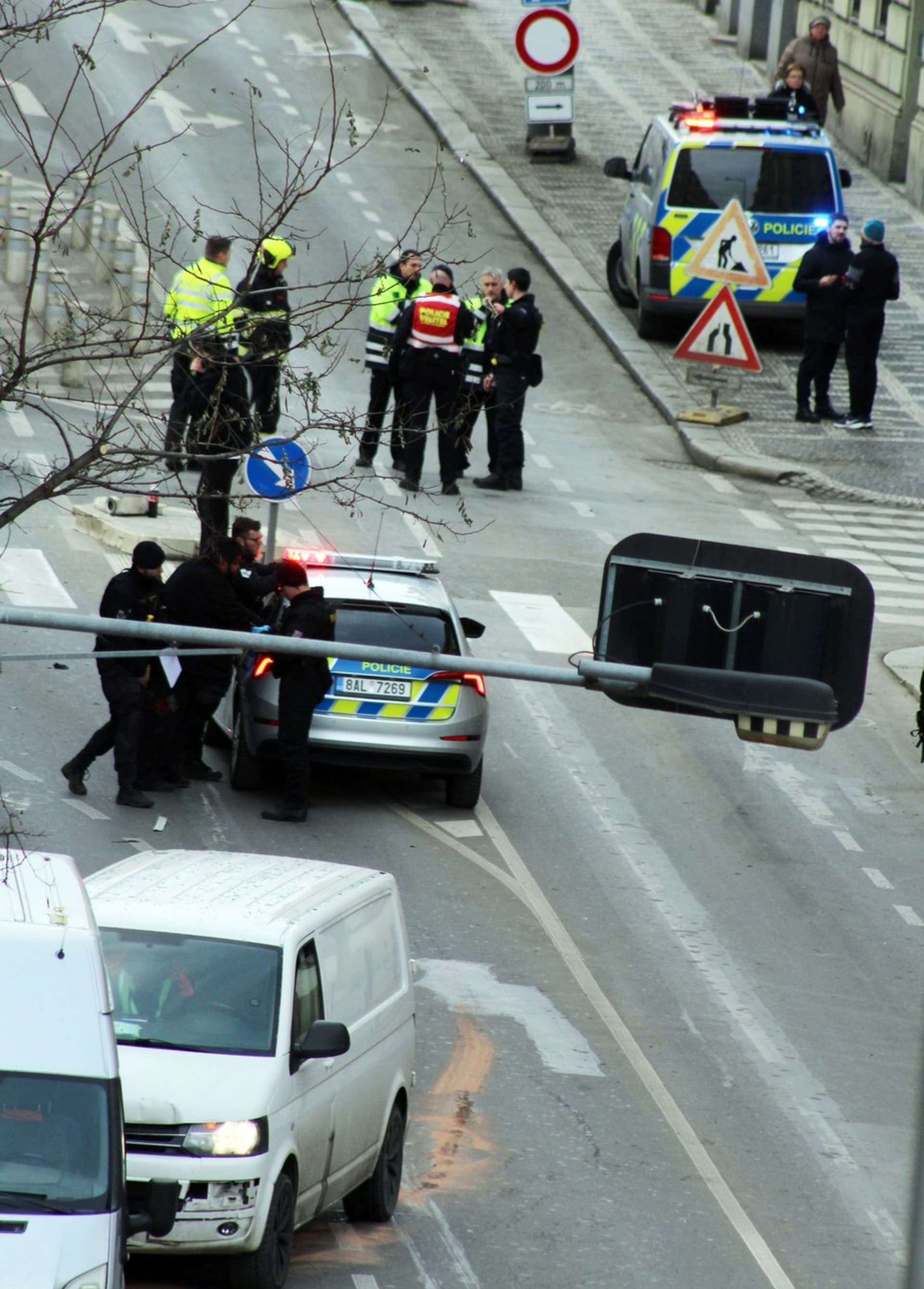 Nehoda v Holešovicích na přechodě pro chodce